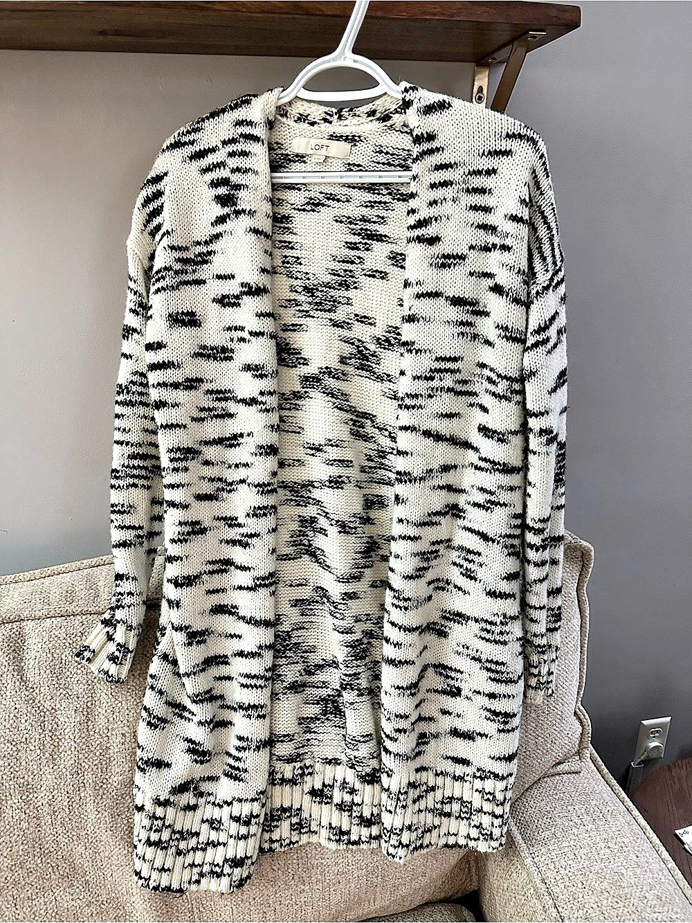 LOFT Print Cardigan in White & Black Size Small Like New